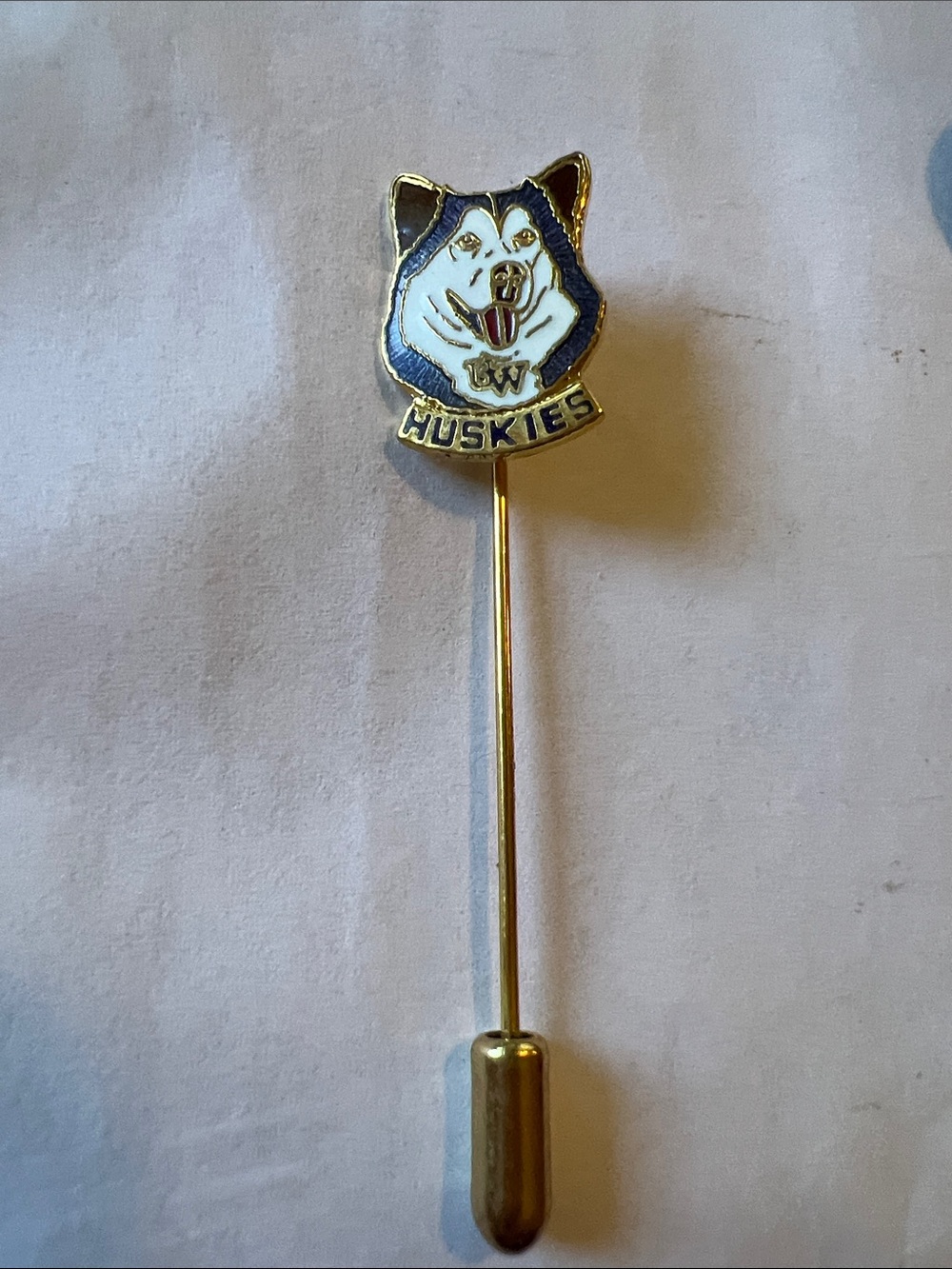 Vintage University Of Washington Huskies stick lapel pin
